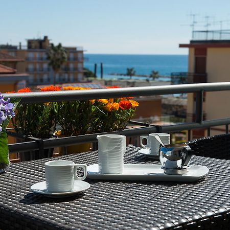 Hotel Ristorante La Marina Mhotelsgroup San Bartolomeo Al Mare Exteriér fotografie