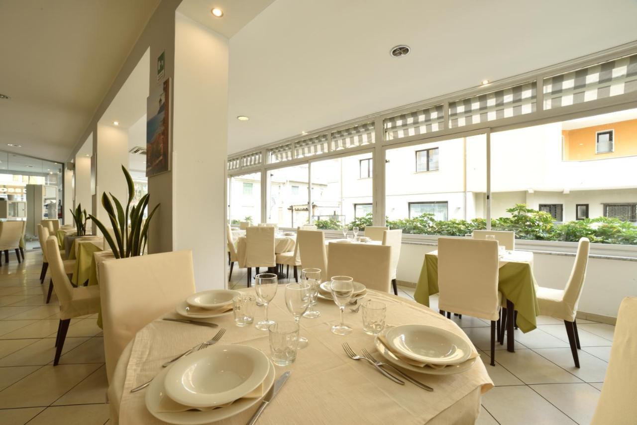 Hotel Ristorante La Marina Mhotelsgroup San Bartolomeo Al Mare Exteriér fotografie