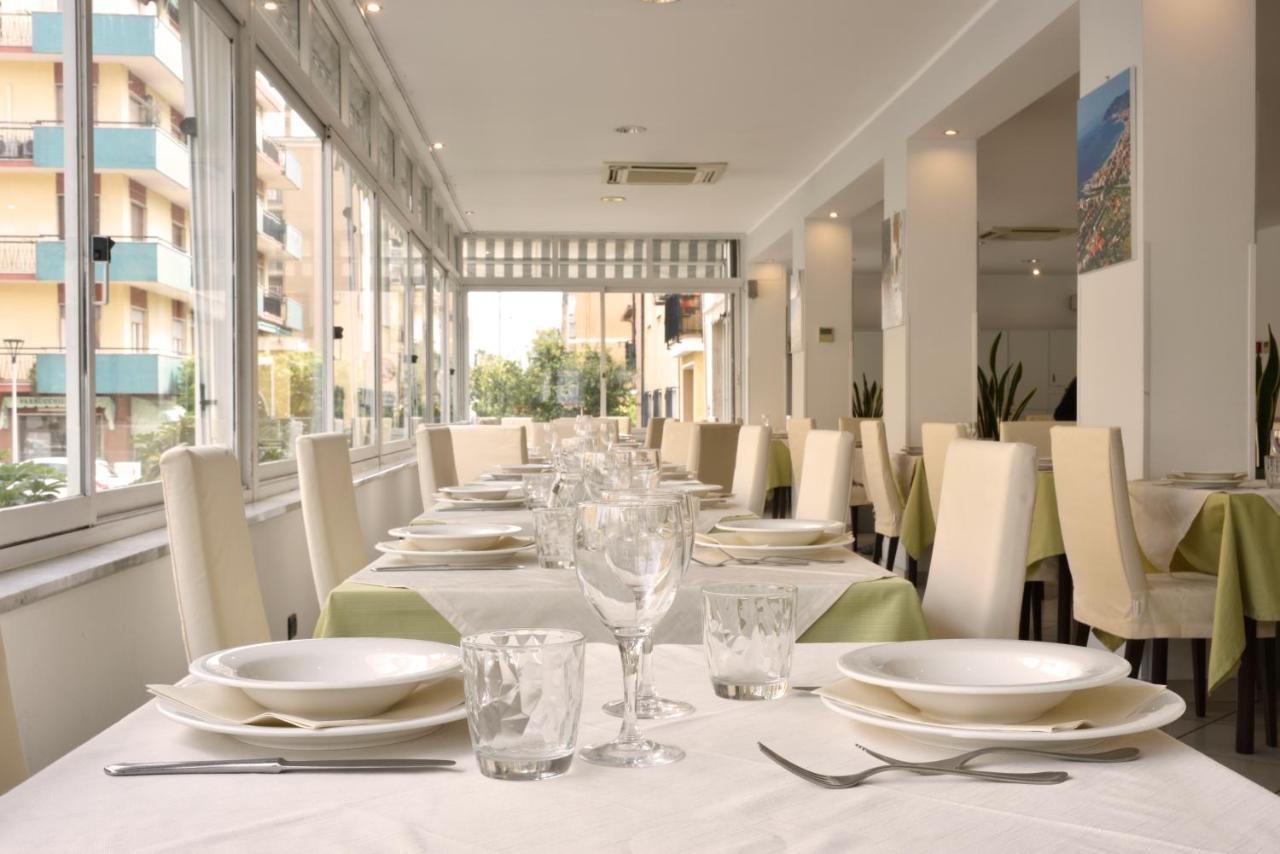 Hotel Ristorante La Marina Mhotelsgroup San Bartolomeo Al Mare Exteriér fotografie