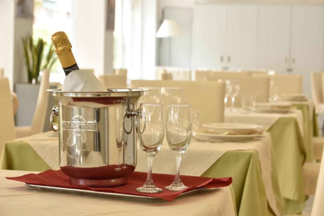 Hotel Ristorante La Marina Mhotelsgroup San Bartolomeo Al Mare Exteriér fotografie