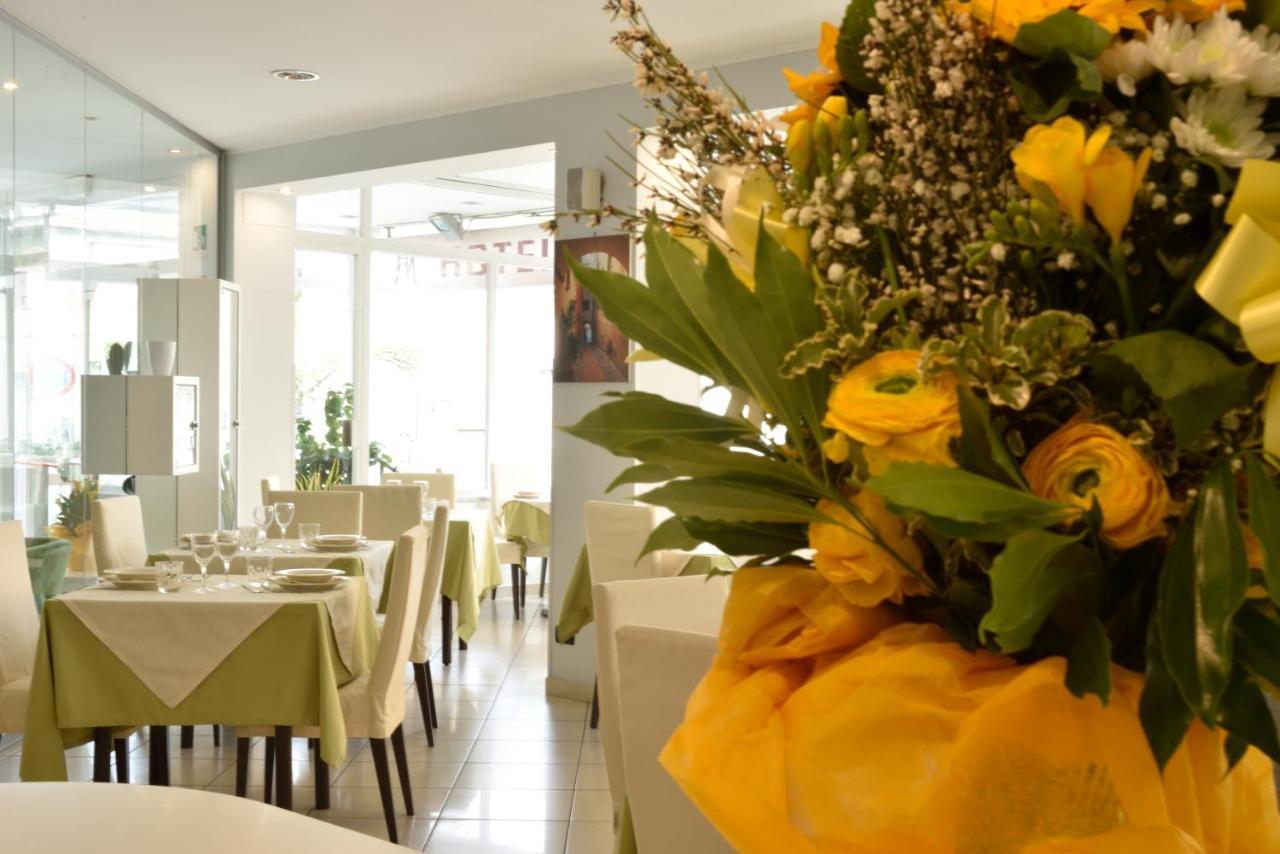 Hotel Ristorante La Marina Mhotelsgroup San Bartolomeo Al Mare Exteriér fotografie