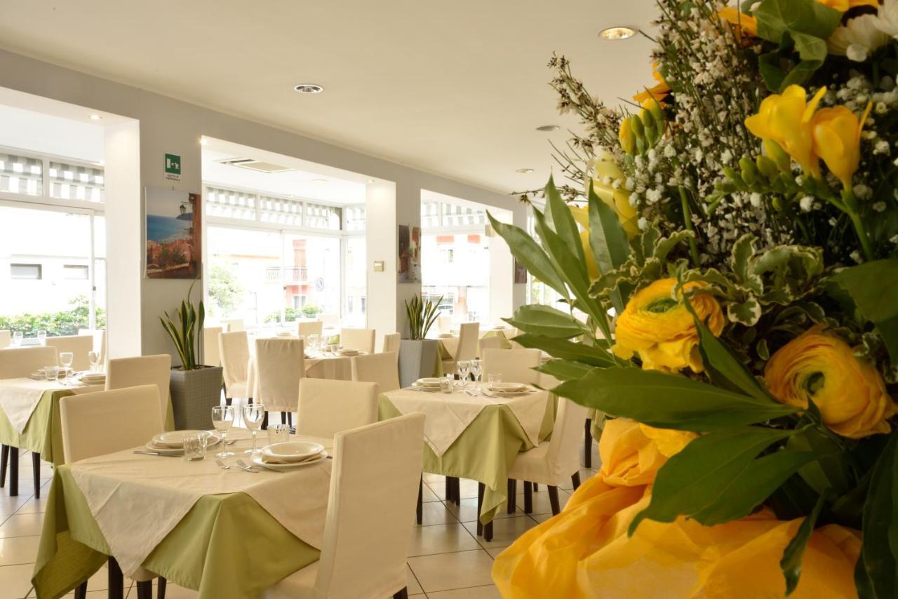 Hotel Ristorante La Marina Mhotelsgroup San Bartolomeo Al Mare Exteriér fotografie