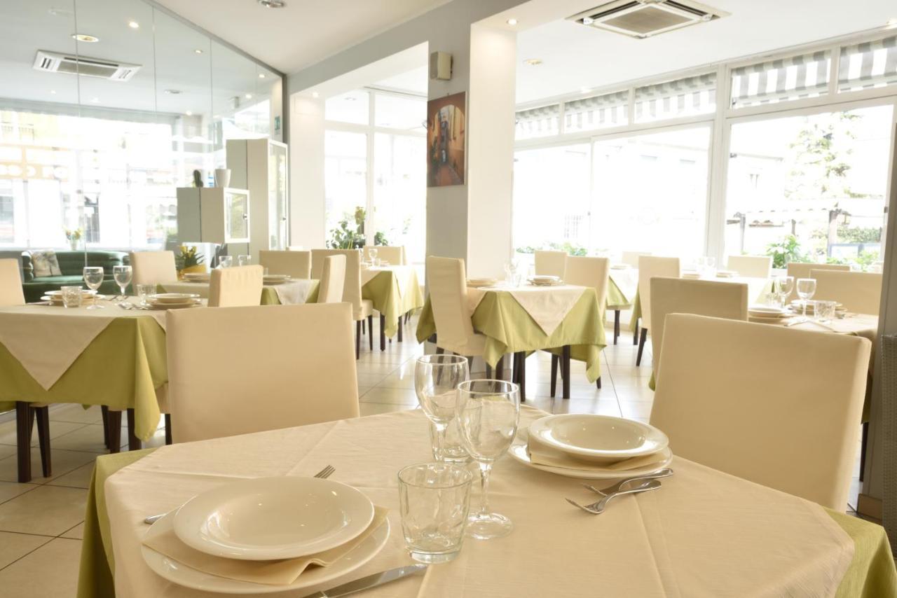 Hotel Ristorante La Marina Mhotelsgroup San Bartolomeo Al Mare Exteriér fotografie