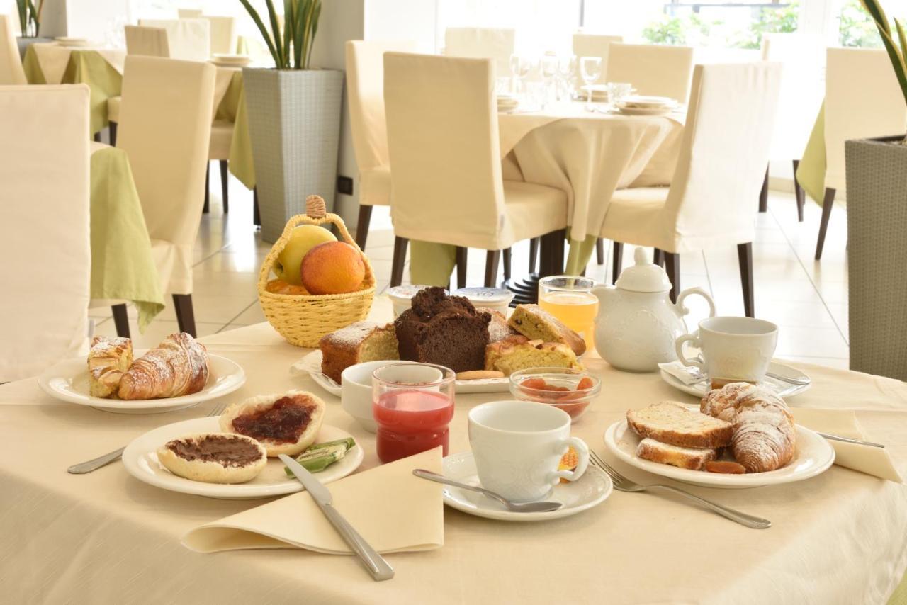 Hotel Ristorante La Marina Mhotelsgroup San Bartolomeo Al Mare Exteriér fotografie