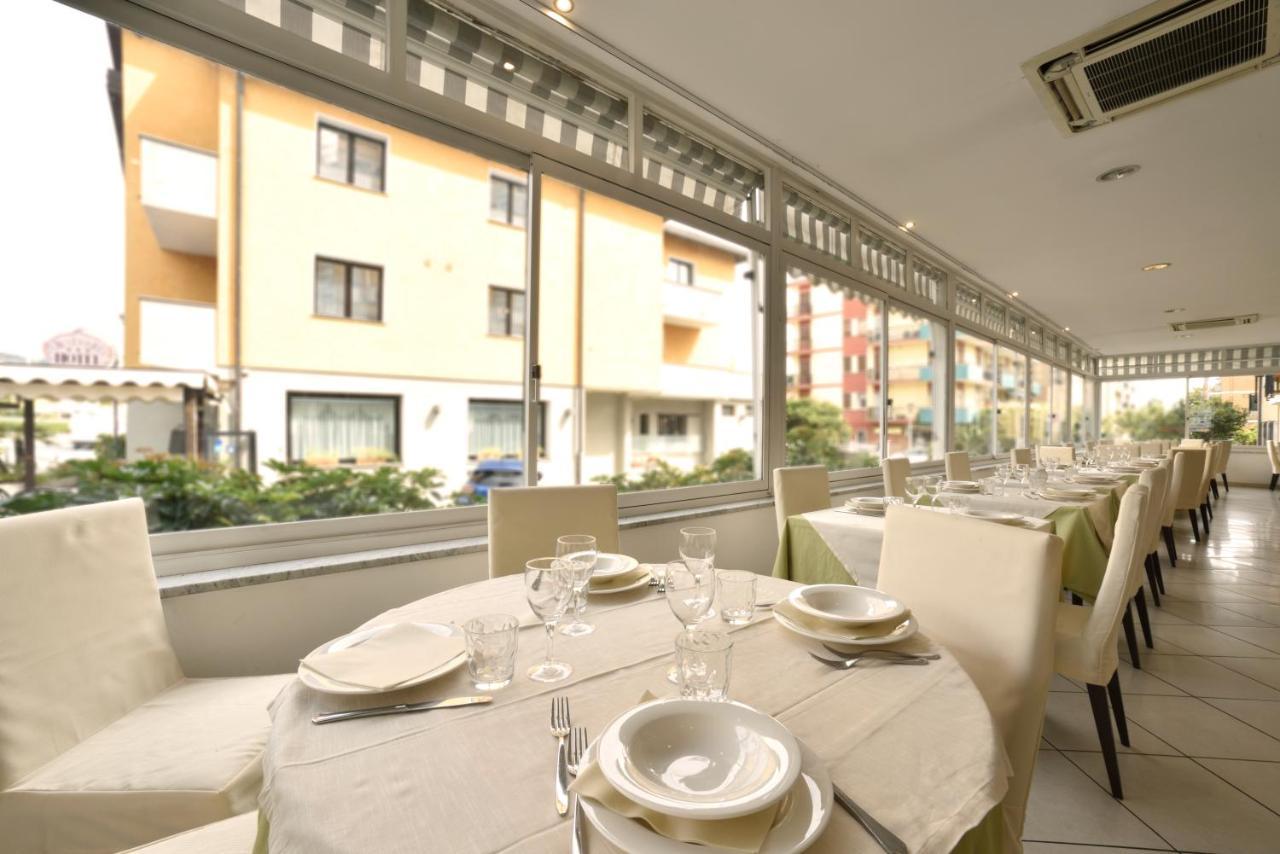 Hotel Ristorante La Marina Mhotelsgroup San Bartolomeo Al Mare Exteriér fotografie