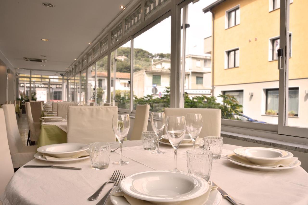 Hotel Ristorante La Marina Mhotelsgroup San Bartolomeo Al Mare Exteriér fotografie