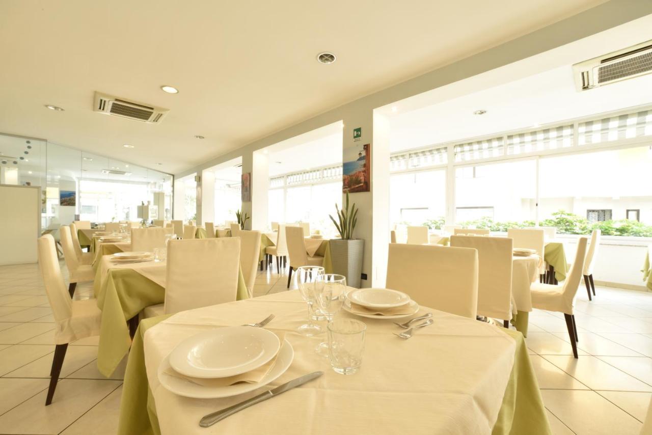 Hotel Ristorante La Marina Mhotelsgroup San Bartolomeo Al Mare Exteriér fotografie