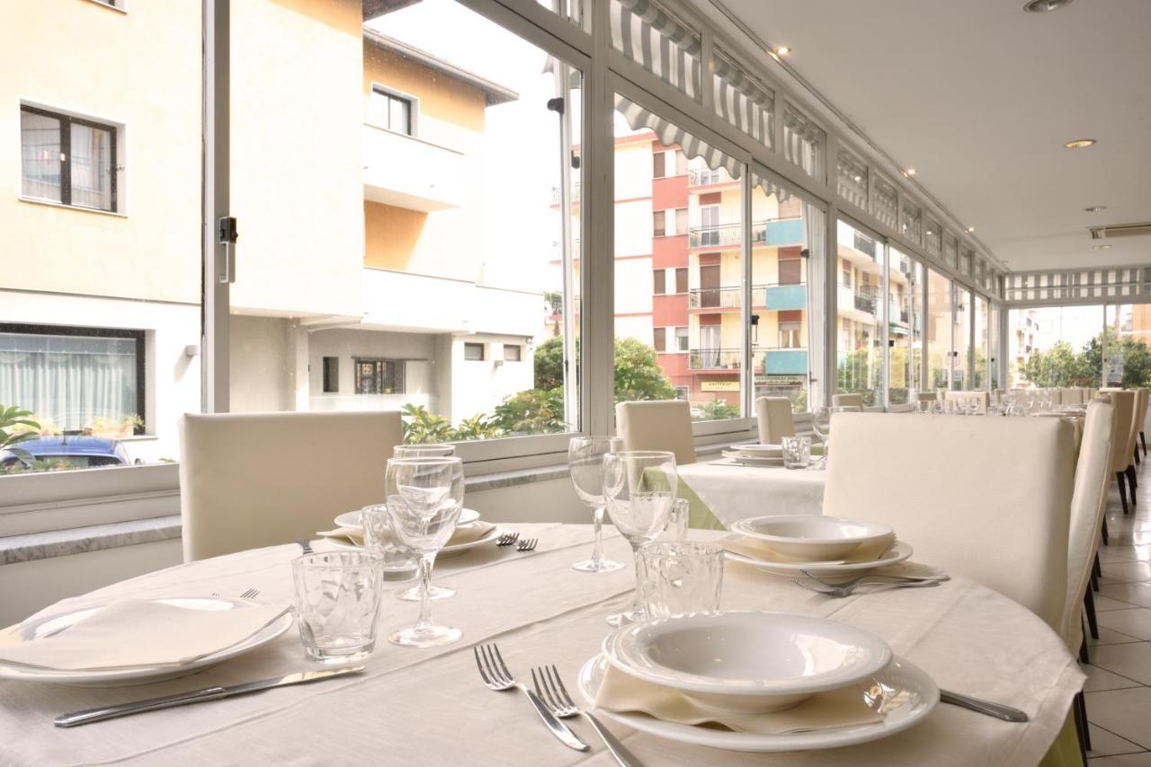 Hotel Ristorante La Marina Mhotelsgroup San Bartolomeo Al Mare Exteriér fotografie