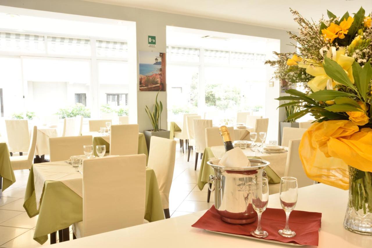 Hotel Ristorante La Marina Mhotelsgroup San Bartolomeo Al Mare Exteriér fotografie