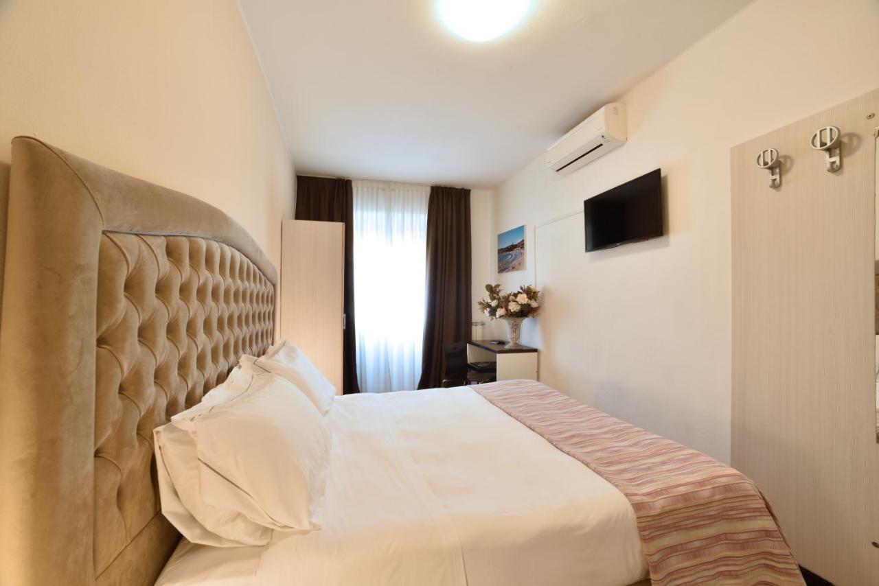 Hotel Ristorante La Marina Mhotelsgroup San Bartolomeo Al Mare Exteriér fotografie