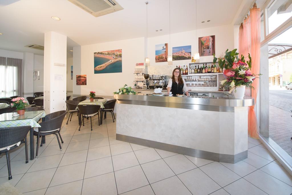 Hotel Ristorante La Marina Mhotelsgroup San Bartolomeo Al Mare Exteriér fotografie