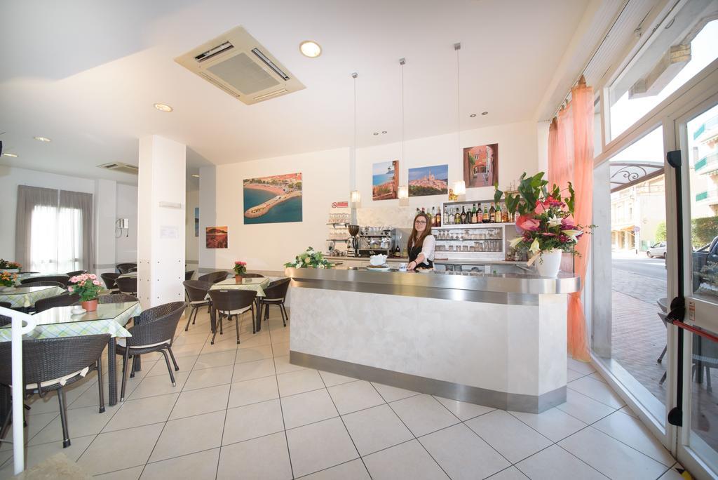 Hotel Ristorante La Marina Mhotelsgroup San Bartolomeo Al Mare Exteriér fotografie