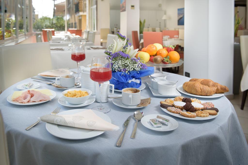 Hotel Ristorante La Marina Mhotelsgroup San Bartolomeo Al Mare Exteriér fotografie